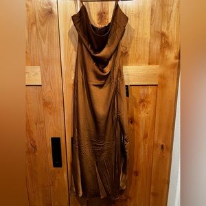Brand New! Lulu’s satin midi dress